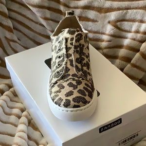 Leopard with gold threading shoes true to size narrow/wide foot friendly